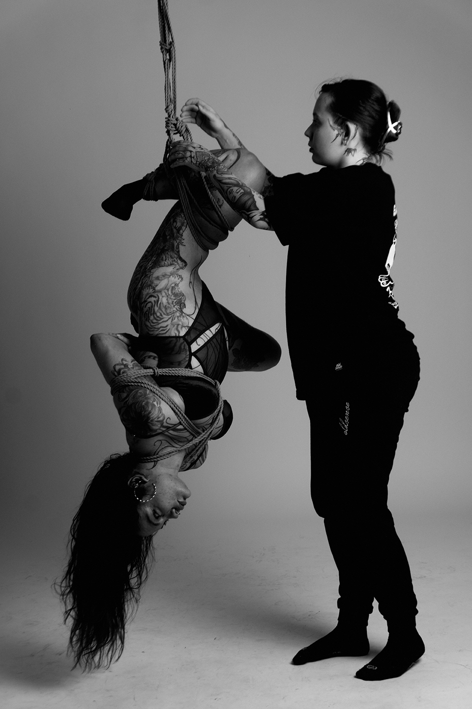 Nature with Tati Limati & Ana Vohs — shibari performance by MAVRA (Luiza Jesus do Prado), photo 2