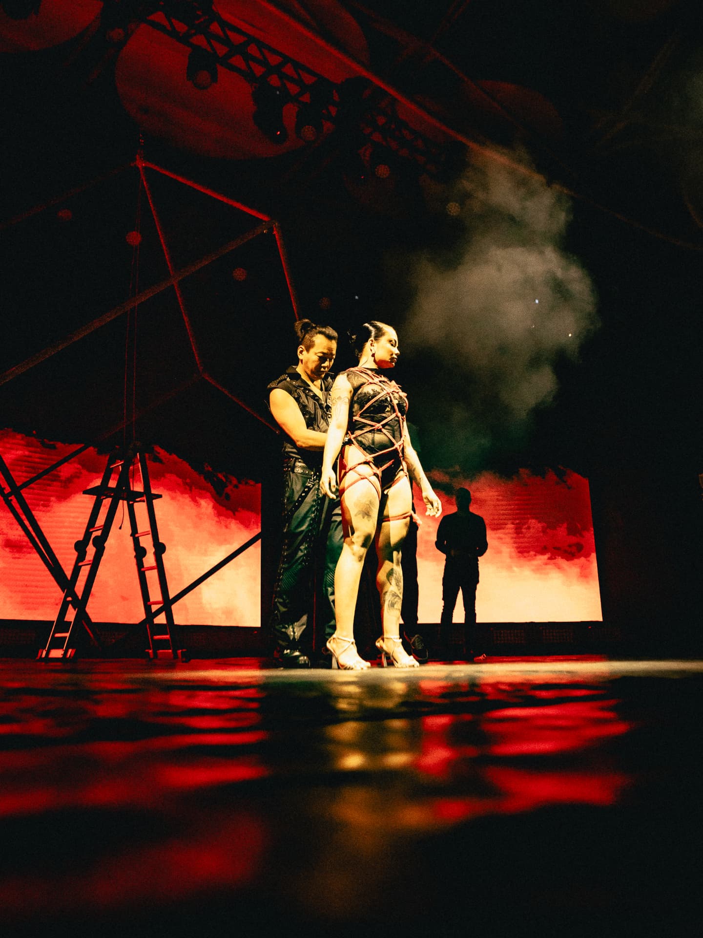 Cube with Hajime Kinoko — shibari stage performance by MAVRA (Luiza Jesus do Prado), photo 4