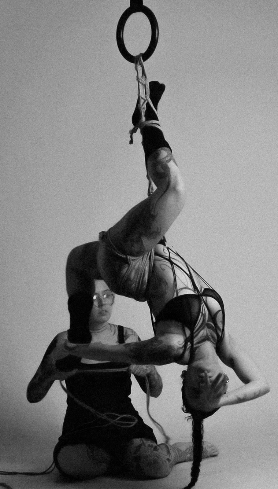Bottom Shibari with Ana Vohs — shibari performance by MAVRA (Luiza Jesus do Prado), photo 3