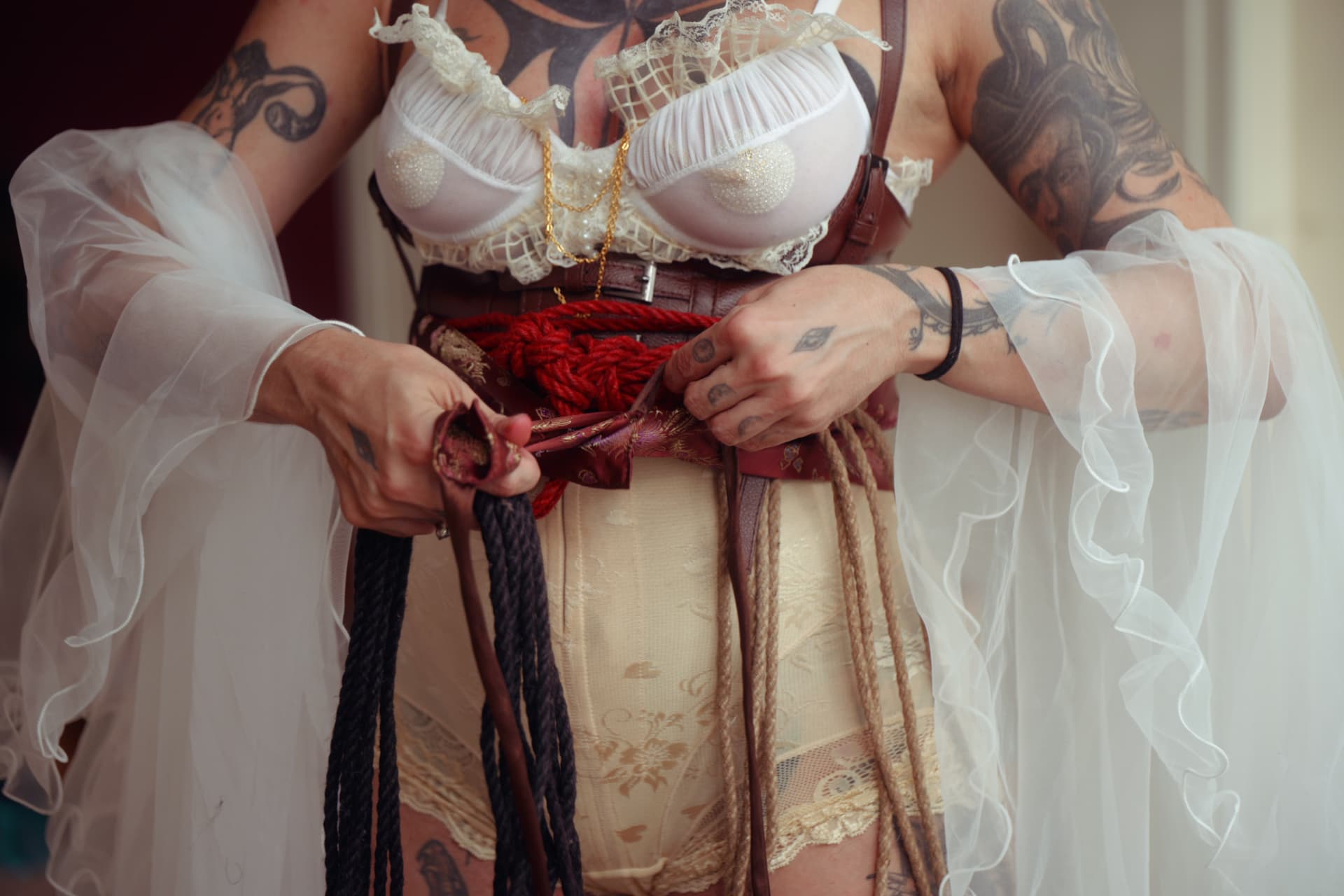 The Weight of Feeling A film by Luiza Jesus do Prado — rope and chain performance by MAVRA (Luiza Jesus do Prado), photo 5
