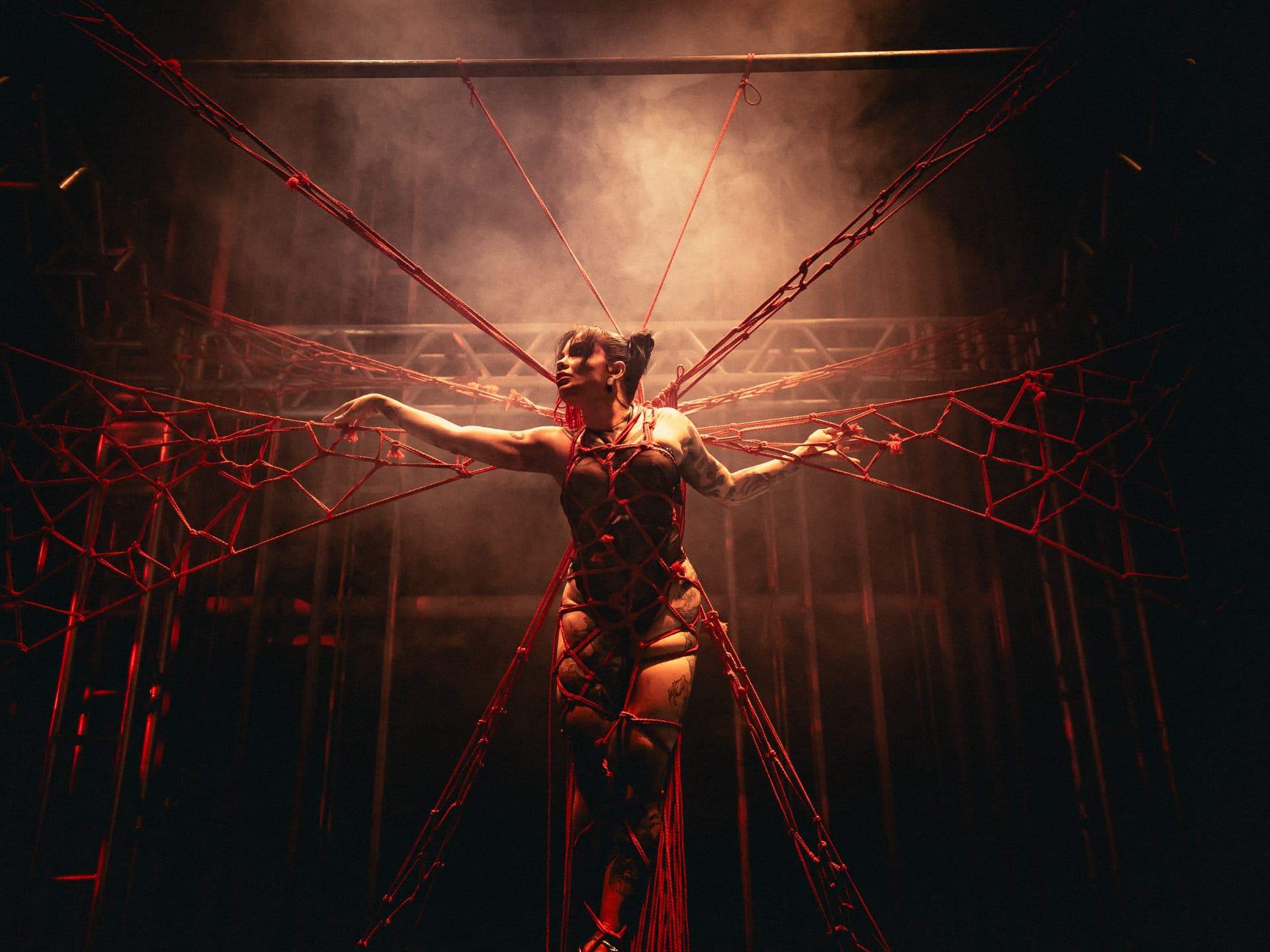 Installation with Hajime Kinoko — shibari stage performance by MAVRA (Luiza Jesus do Prado)