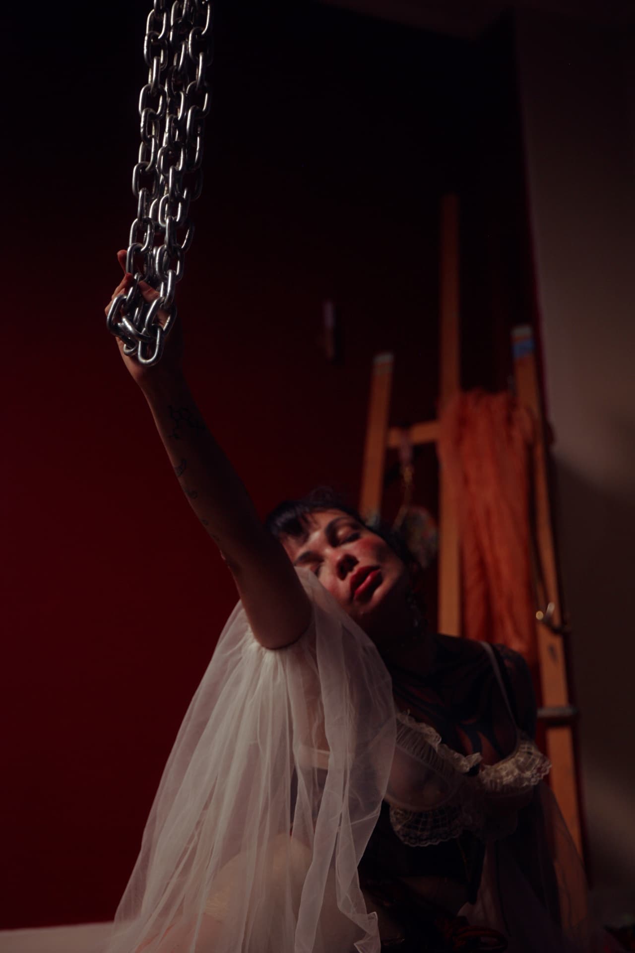 The Weight of Feeling A film by Luiza Jesus do Prado — rope and chain performance by MAVRA (Luiza Jesus do Prado), photo 4